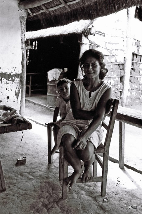 AÑO 1974 - BLANCO Y NEGRO - VIDA CAMPESINA EN PARAGUAY (JOSÉ MARÍA BLANCH)